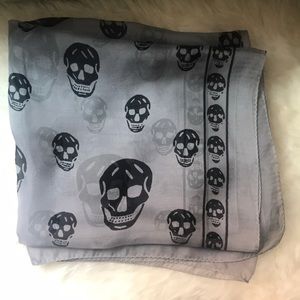 Alexander McQueen Accessories - Skull-pattern silk scarf Alexander McQueen Accessories - Skull-pattern silk scarf